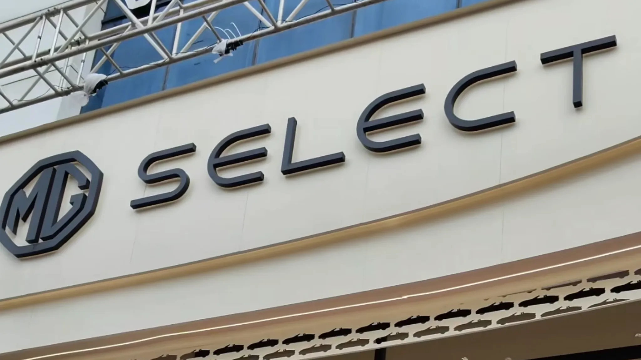 First MG Select Showroom Opens in Mumbai — Cyberster and M9 Showcasing Soon!